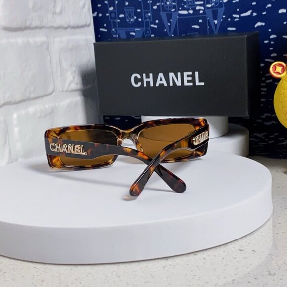 Chanel Contemporary Shades, Black & Ivory Design - Picture 3 of 7